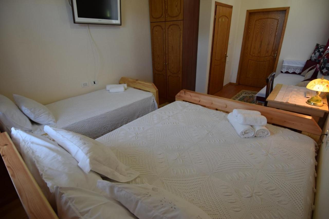 Hotel Brahimi Gjirokastër Buitenkant foto